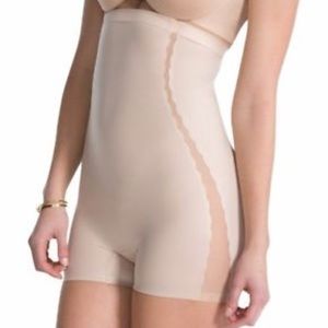 NWT ASSETS by SPANX Scalloped Hi- Waist Girl Short